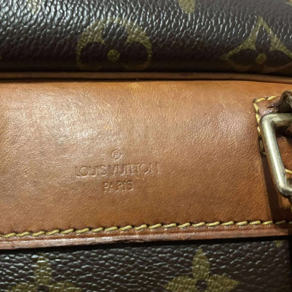 Louis Vuitton Deauville Monogram Travel Bag - Picture 3 of 7